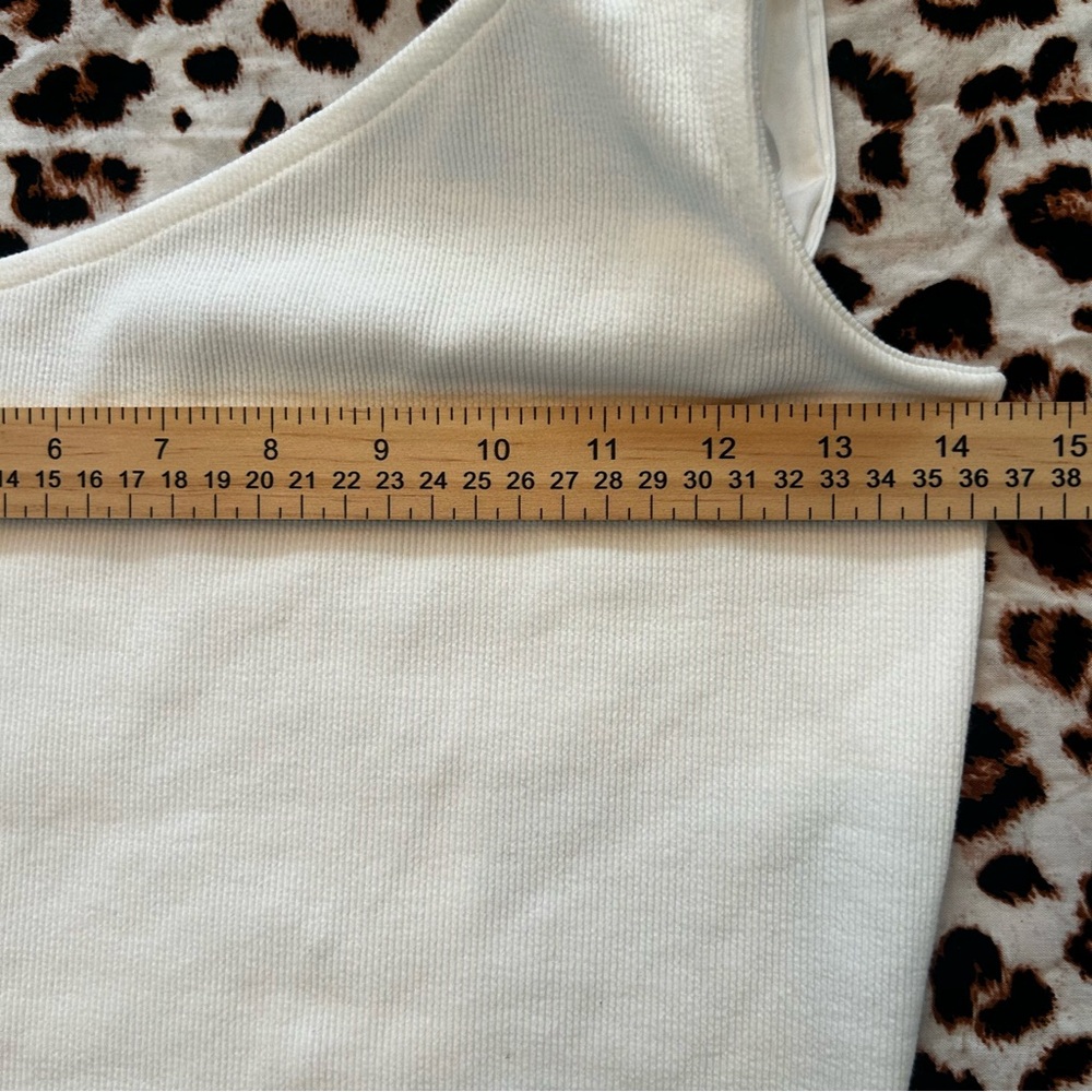 🕊 Vigoss One-Shoulder Bow Top
Size: Small
Color: Cream / White - Picture 4 of 6